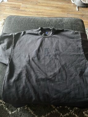 Yeezy GAP Black Tone-on-Tone Logo Crewneck Sweatshirt t-shirt (oversized fit)